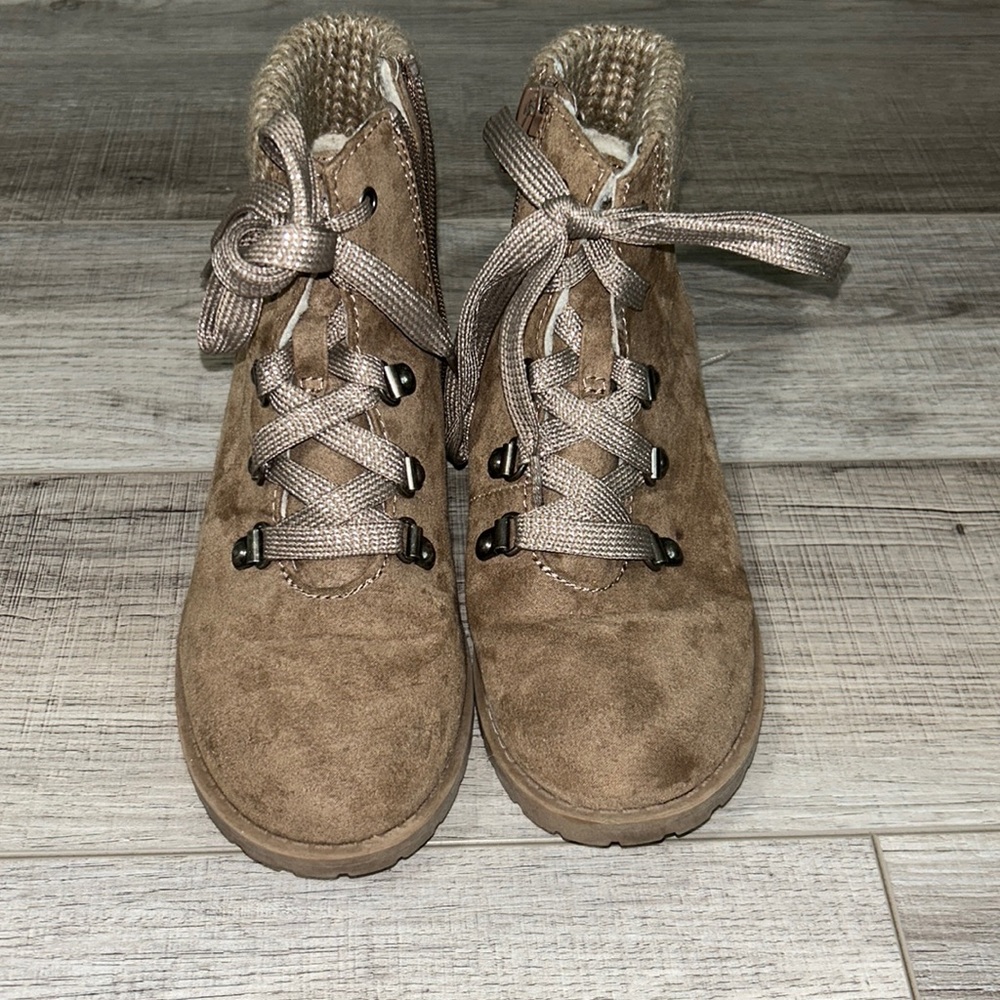 Cat and Jack Girl Lace Up Boots in Size 3